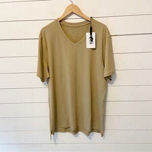 NWTs ZYIA Active | Men’s Khaki Everyday V-Neck Size XXL
